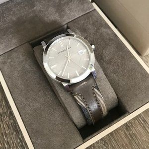 Burberry BU9020 Men's Heritage Watch with Box